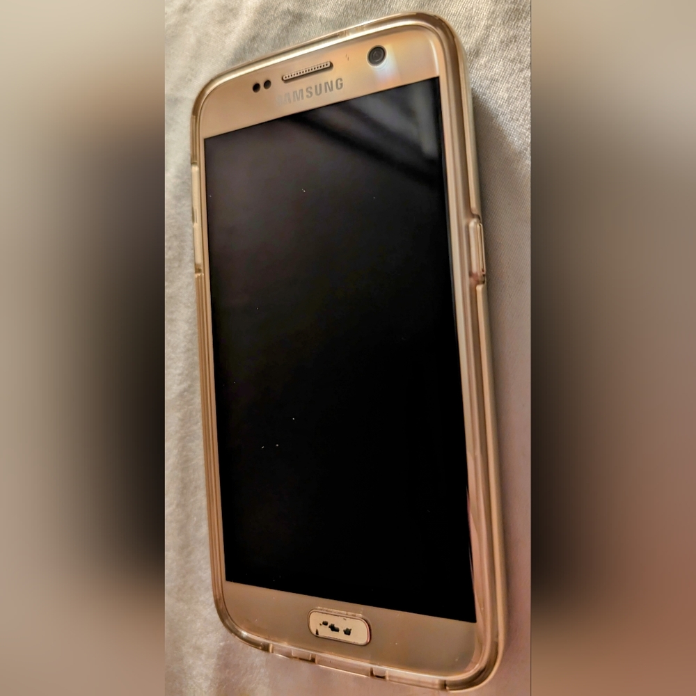 Samsung Galaxy S7 Gold, USED w/ Luxury Case - Picture 2 of 4